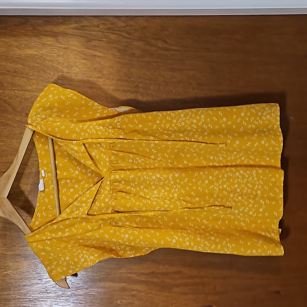 Flutter sleeve blouse